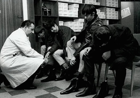 ����Ӣ�׷���Ħ�ǻس� ���촩˫�ж���ѥ��