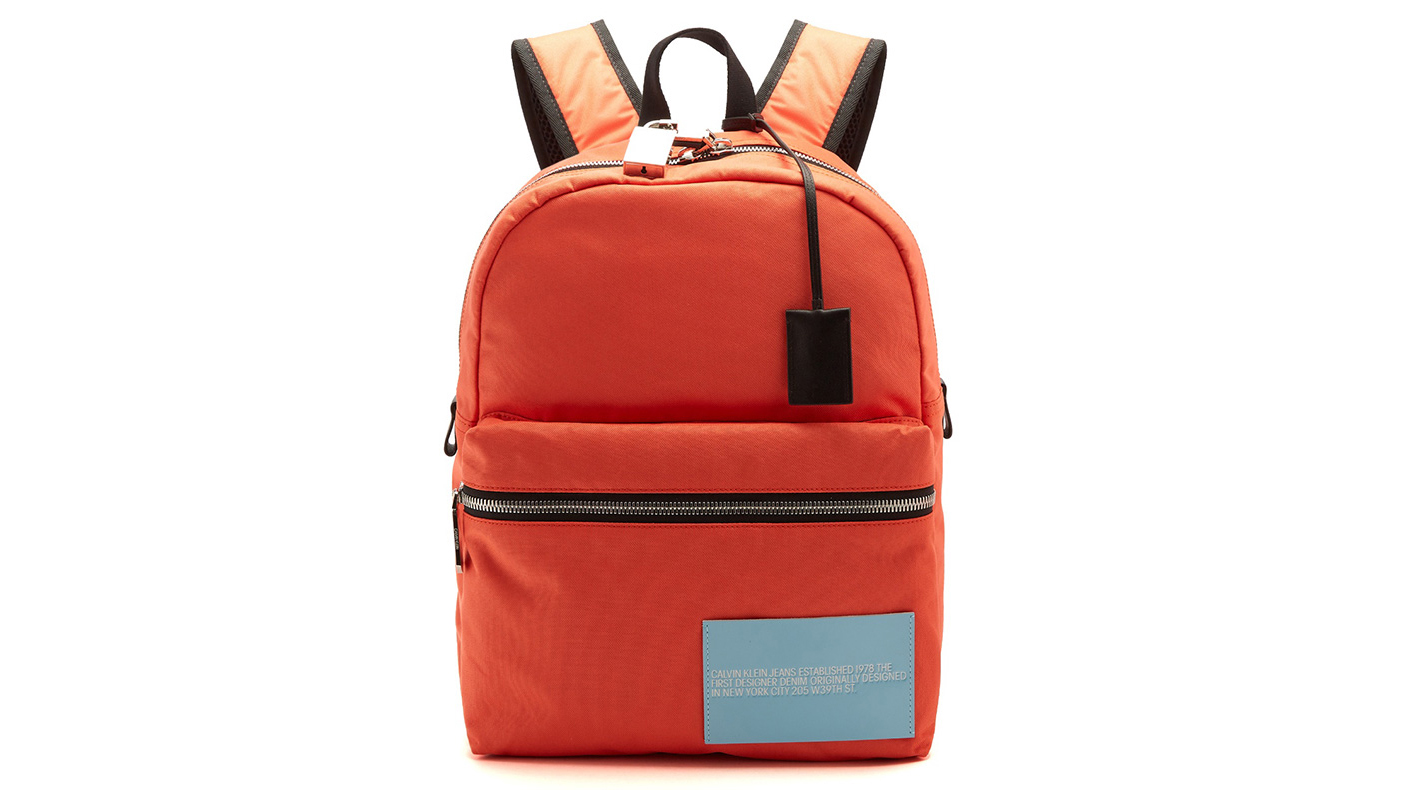 Calvin Klein˫������㿴����һ����ʱ�и�