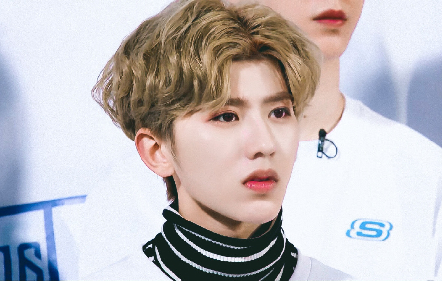 ��������ɫ�ϼ� ���ʺϲ������ķ�ɫӦ������һ��