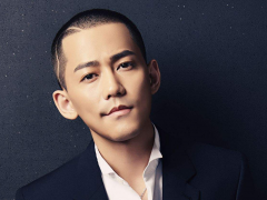 苏醒砸电视发微博被批炒作