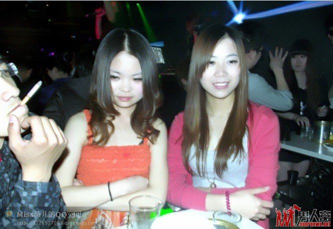 女大学生ktv狂嗨自拍走红网络谁懂姐妹们的寂寞