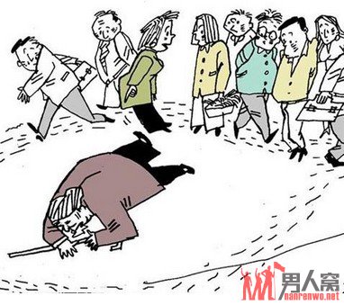 两市民互相作证方才扶起八旬摔倒老太