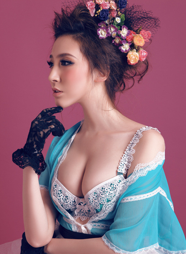 ��ѩޱ ���ڵذ����ǵ�ɣ��