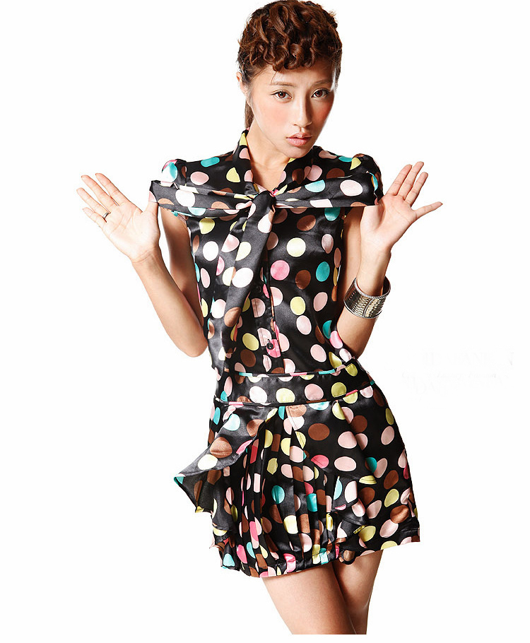 �й���һ��Ů��������լ��Ա ����