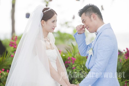 妻子婚纱照_演员章贺与妻子婚纱照