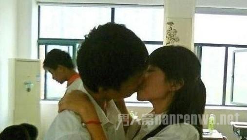 四年级男生<em>偷看</em>A片后性侵<em>女同学</em>得逞_男人窝