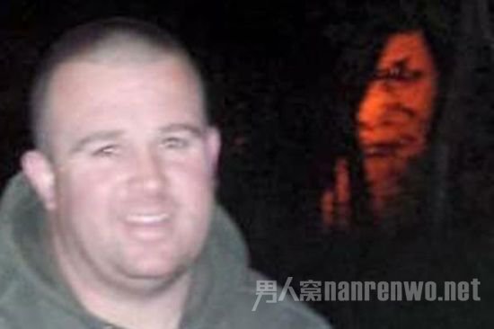 男子捕鱼照片里惊现一张诡异鬼脸 灵异事件胆小者勿进