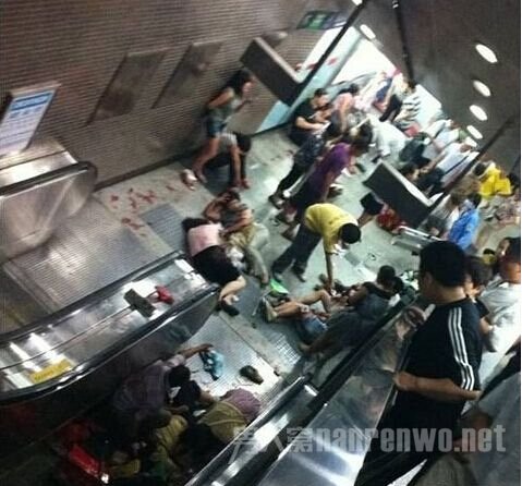 人口拥挤问题_13人电梯挤18人 中国应当向外国学习