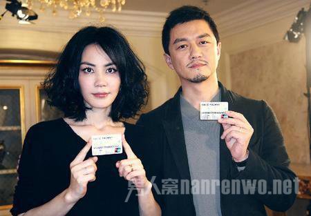 不管李亚鹏如何努力开拓事业版图,"王菲老公"的标签一直如影随形地