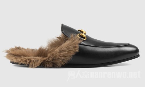 　Gucci 皮毛拖鞋约合￥7000元