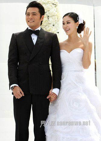 韩导与同性恋人婚照 爆韩星新郎精准搭配