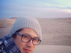 韩寒图片:农民工大叔范