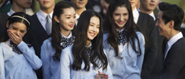 何炅对少女们笑开了花