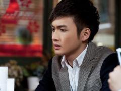 ��Ա�ű���Ů��־���