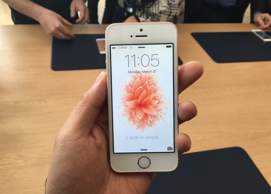 ƻ��iPhone SE�����ֳ�ʵ�� ���������Ӵ�iPhone SE