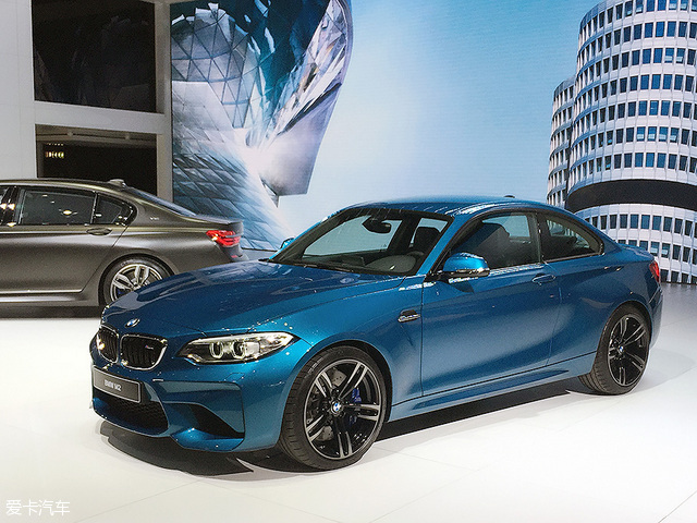 ����M2/X4 M40i˫���뷢 4��24�ռ�������