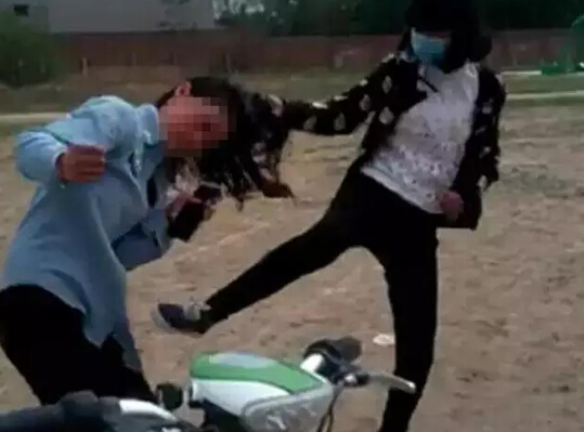 Ů��У԰��ȺŹ���¹�����:�Թ��߲�Ȱ�� �永8�˾���2��