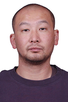 管虎头像