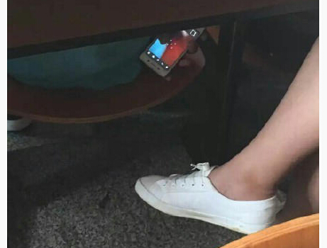 ����!��ѧ�������ֻ�͵��Ů��ȹ�� ��ͬ����������