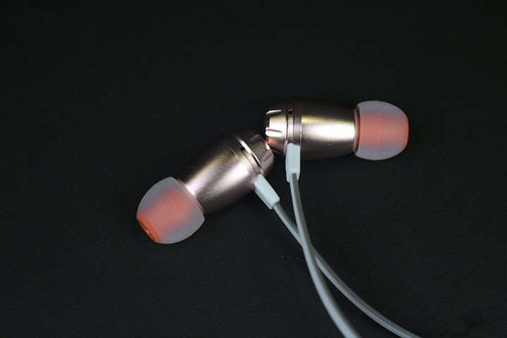 ���ܼ��߸�Ⱦ�����ȵ��� JBL T380A���ʽ��������