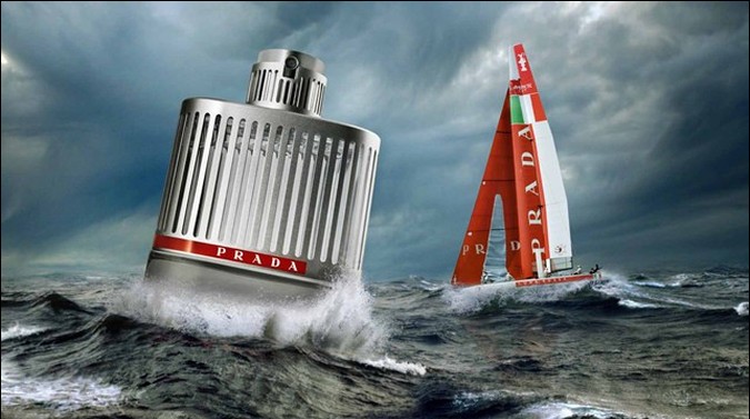 Prada������ˮ��ͬһ�������ķ����ں��к��� ����η��