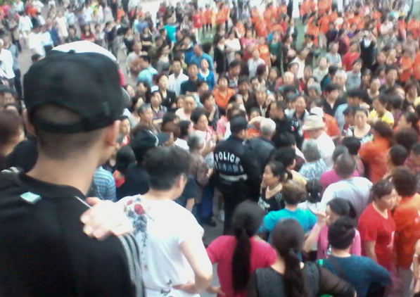 ��ѧ�������Ů����5ǧ��ѧ���� һ�˱�ͱ��סԺ