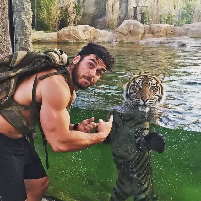 ����Ȧ��һ����ʯ�� Ϊ��Ǯ�����������ڡ�������