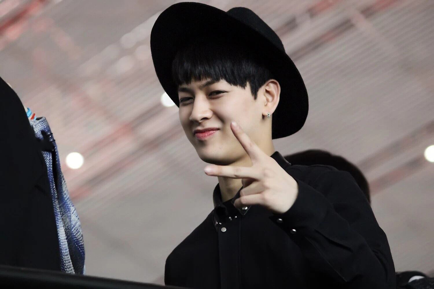 ���ʺ�����˶��紩�����������