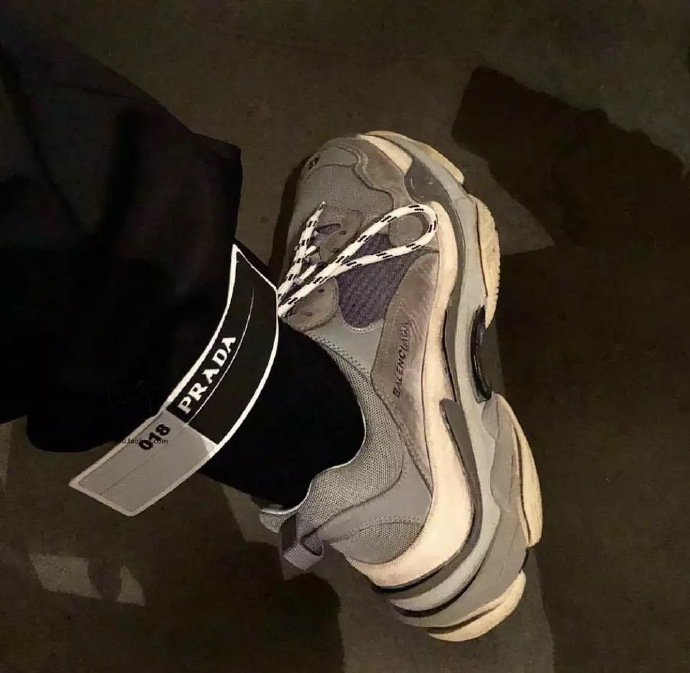 PRADAħ�������ſ�ʱ�����ǲ����ֻأ�