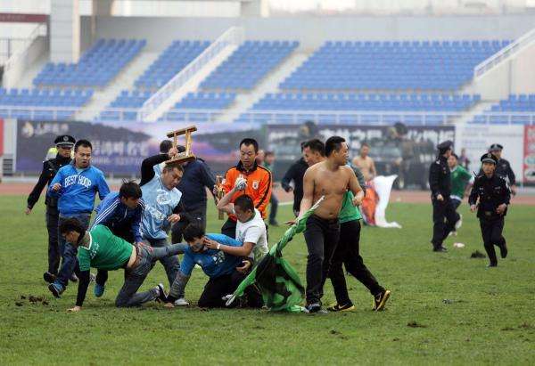 �ҳ�ȺŹ���߽��� Ů�ҳ����߽���Ӱ�����