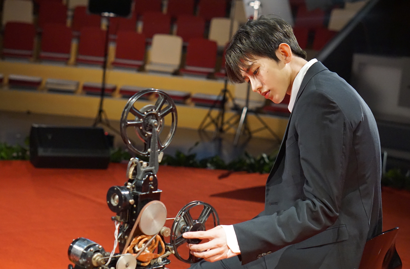 ��������װɱ˧�÷��� ��׽һֻ��ɫ��װ��