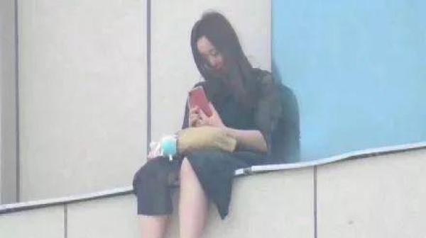甘肃女孩跳楼引看客起哄 人性可以冷血到何种地步？