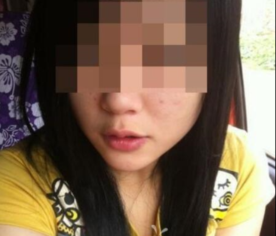 女孩直播割腕什么原因 情况危急母亲在客厅竟浑然不知？