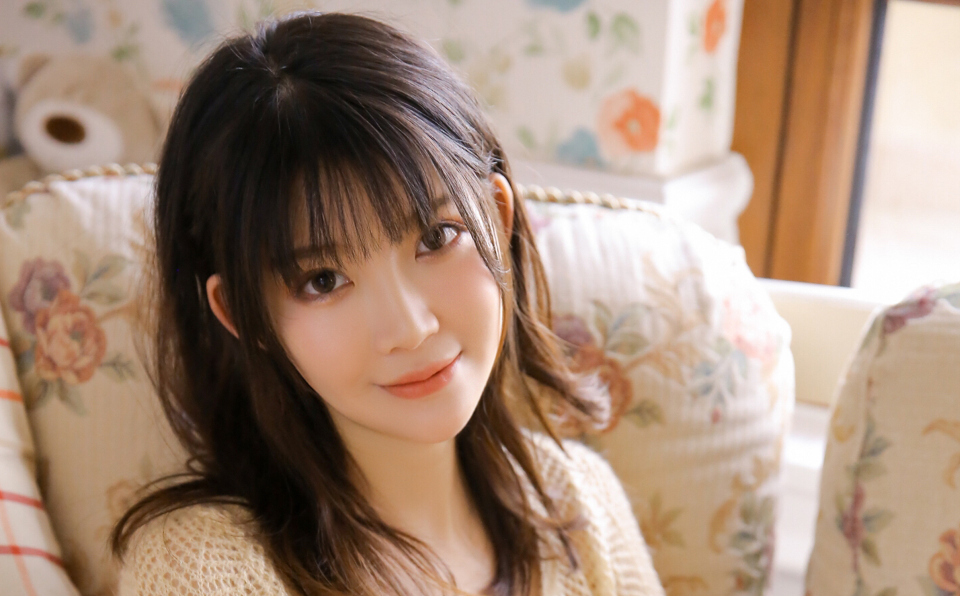 ��ô��΢�ţ���վ��д�Լ������ϣ������������Ů�ˣ�