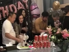 吴秀波曾志伟同框出席生日