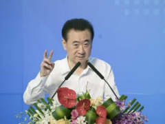 王健林财富缩水682亿元