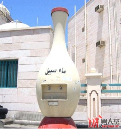 看水比石油贵的国家 科威特街头千奇百怪饮水机