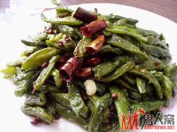 大蒜大葱都是强烈刺激肠道的食物，一起食用后易出现腹痛、腹泻等症状。