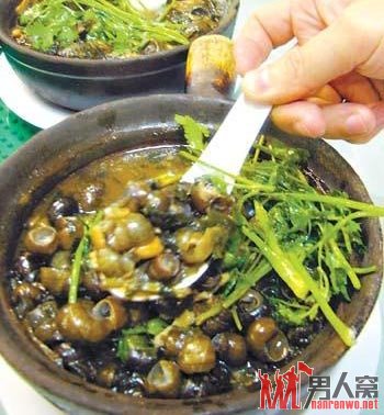 猪肉酸冷寒腻，田螺大寒，二物同属凉性，易伤肠胃，因此不宜同食。