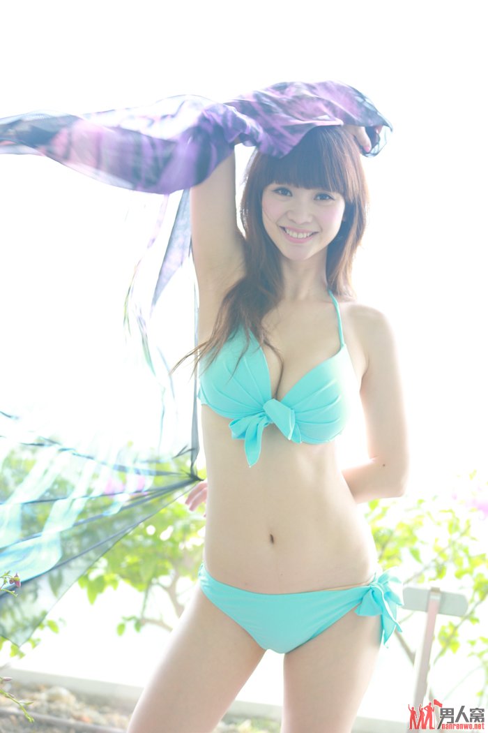 柳岩写真演绎夏日清凉魅惑 性感爆棚