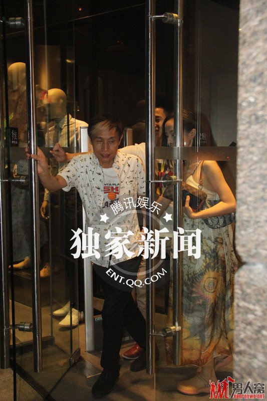 邓建国干露露“偷情”被拍