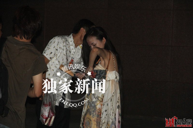 邓建国干露露“偷情”被拍