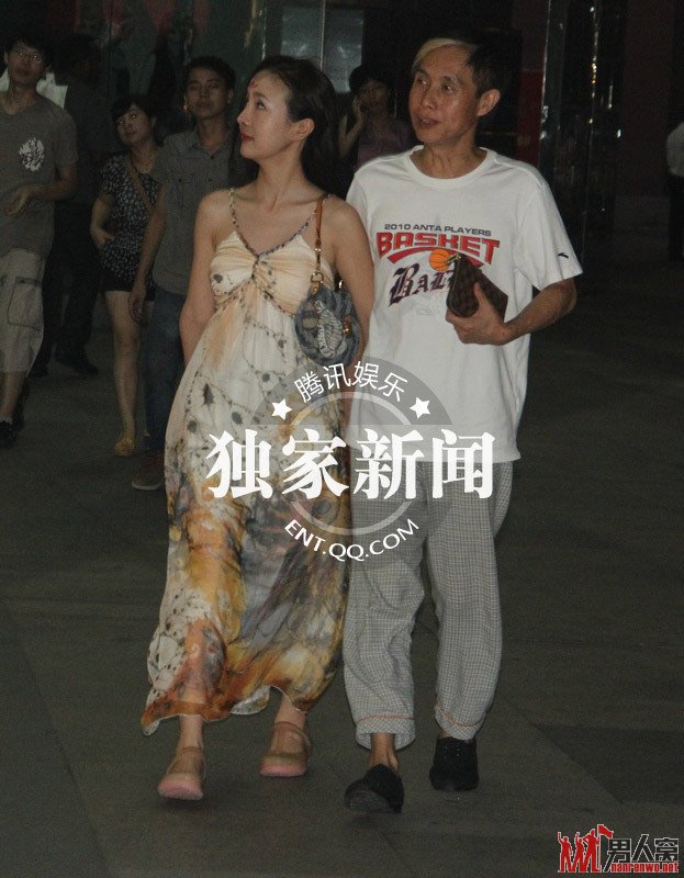 邓建国干露露“偷情”被拍