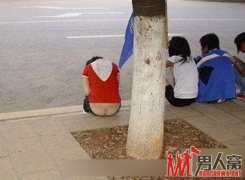 读书读傻的女学生 咱们惹不起！