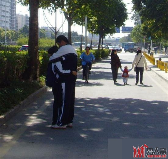 读书读傻的女学生 咱们惹不起！