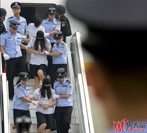 海外强迫同胞卖淫的37名中国人被押回国