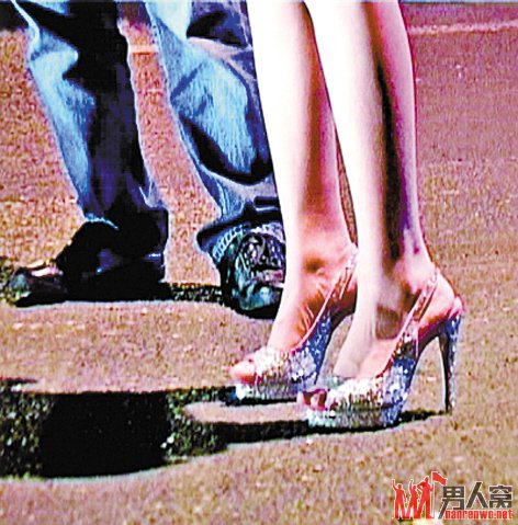 高跟鞋辣妹南京翻车4次竟毫发无损