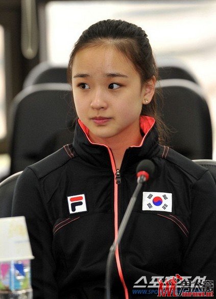韩国艺体萝莉孙妍疯狂吸金 四处代言广告