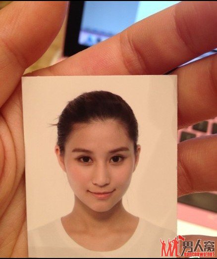 赌王最美女儿何超莲令人惊艳