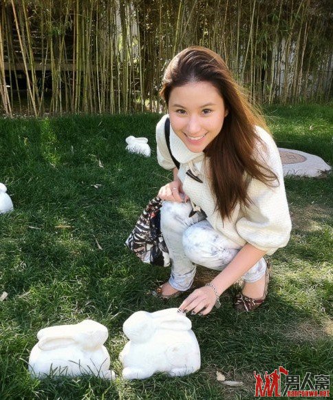 赌王最美女儿何超莲令人惊艳